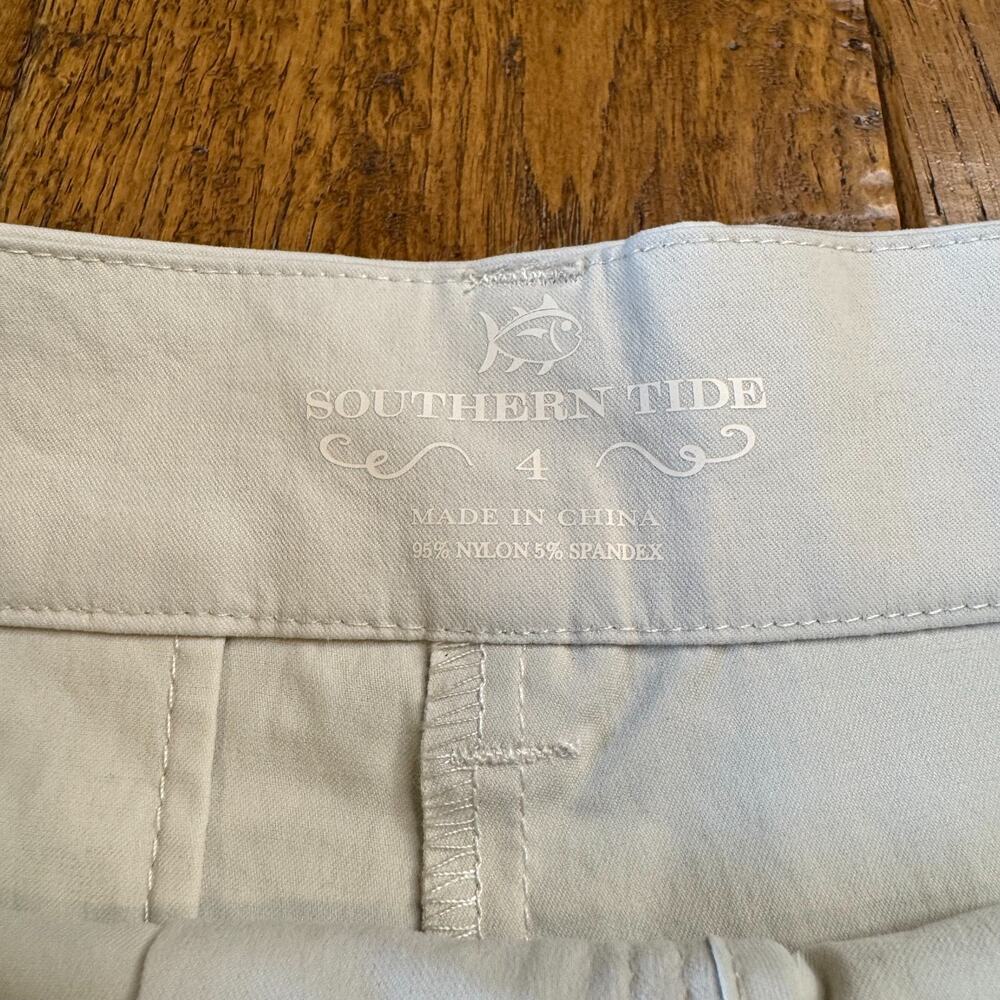 Southern Tide Women's Chino Performance Short 4" Inseam Khaki Beige Womens 4 - Picture 2 of 7